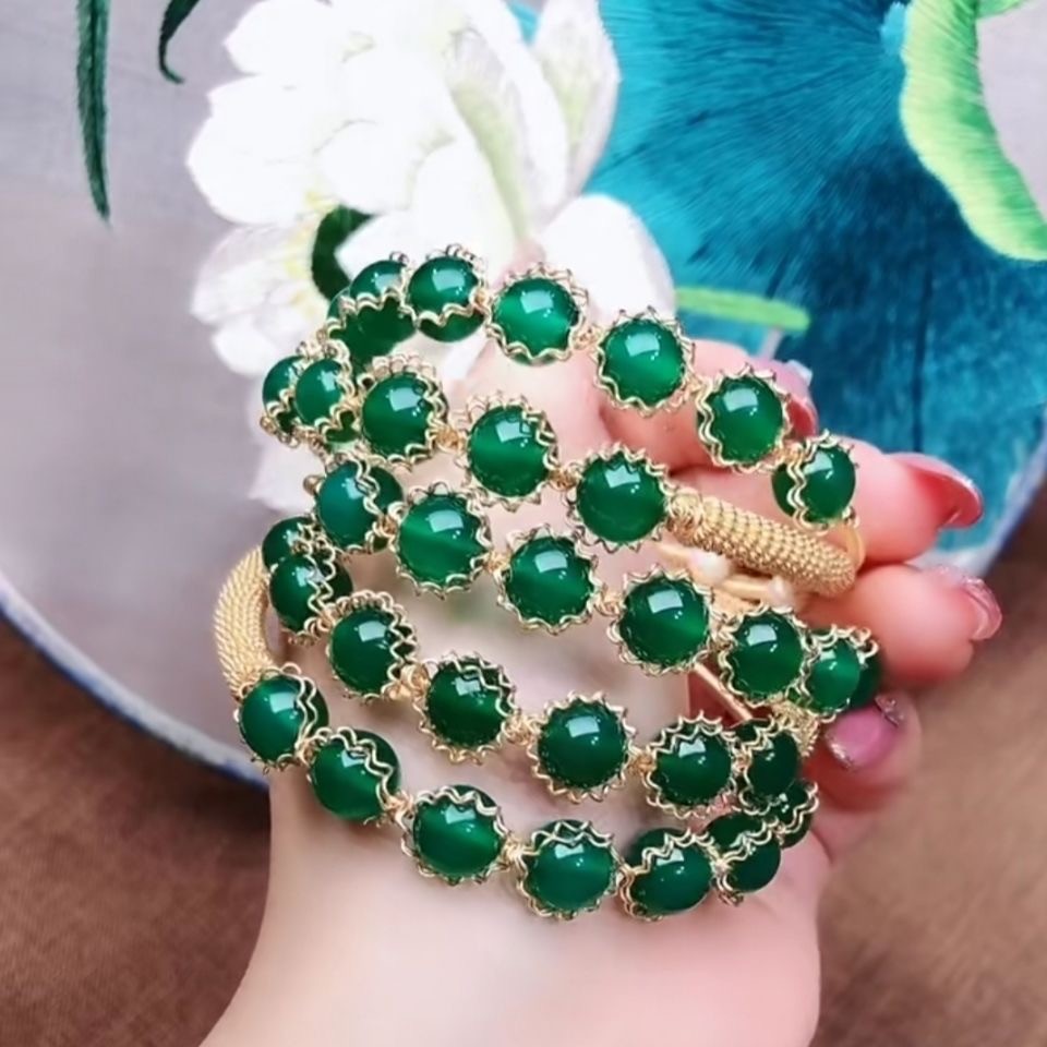 Xizang green agate bracelet is elaborately made by oriental craftsmen