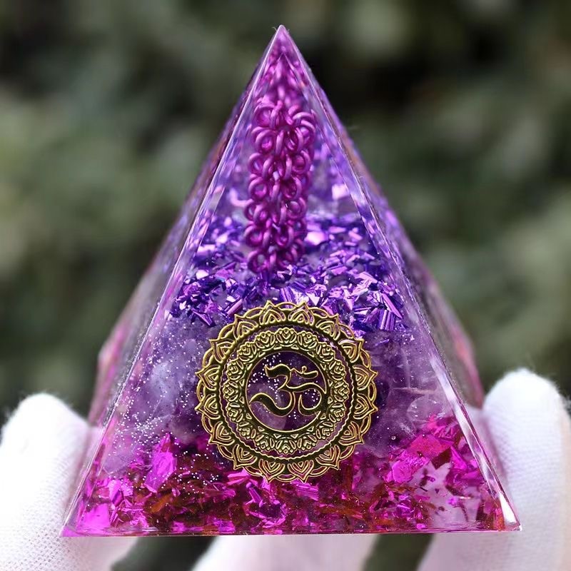 Natural amethyst raw stone pyramid high-frequency energy yoga lucky symbol