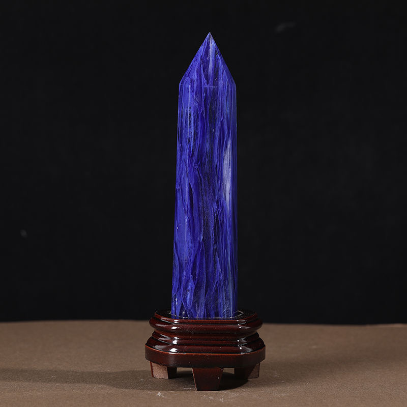Natural blue crystal pillar attracts wealth, lucky energy stone is given to the base