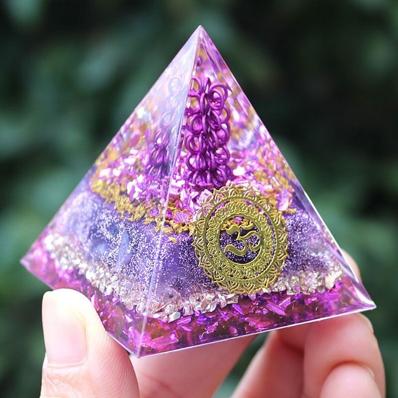 Natural amethyst raw stone pyramid high-frequency energy yoga lucky symbol