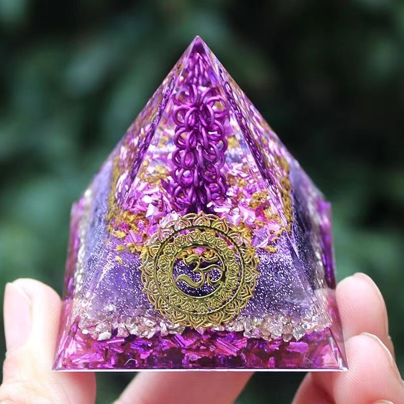 Natural amethyst raw stone pyramid high-frequency energy yoga lucky symbol