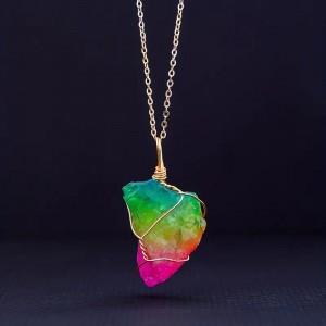 Irregular colored crystal pendant for both men and women as a holiday gift