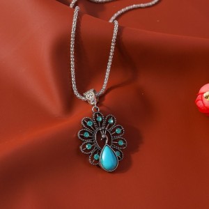 Explosive Bohemian Retro Personalized Turquoise Peacock Necklace Handmade Carving Simple Temperament Necklace